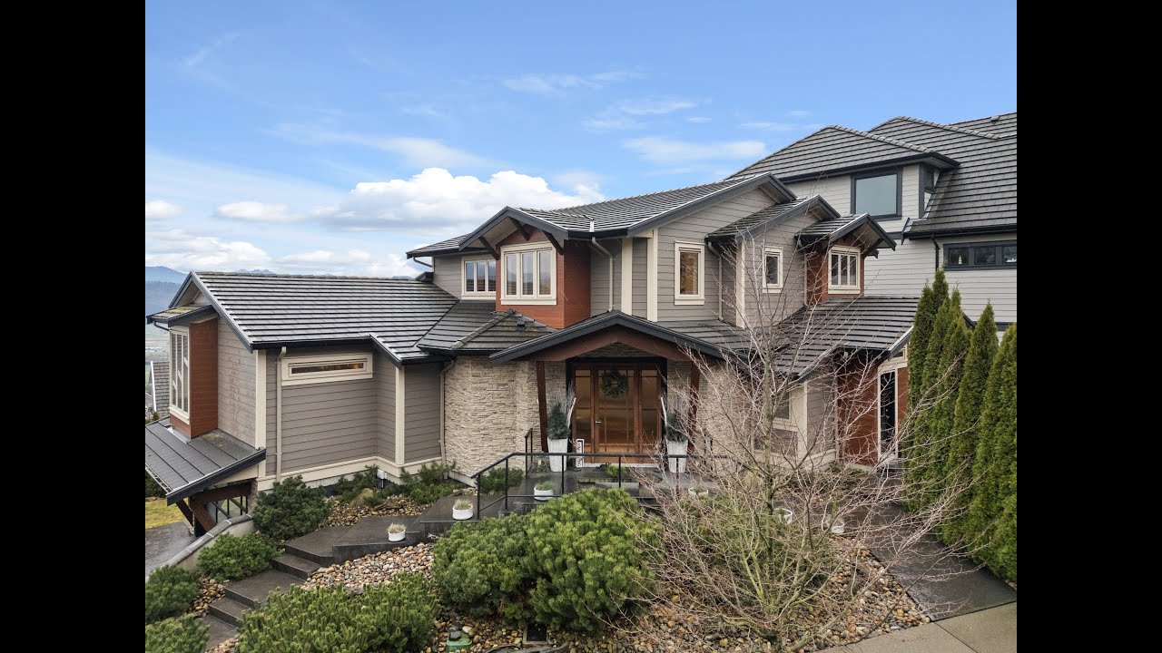 35462 MAHOGANY DRIVE - Custom Built Family Home
