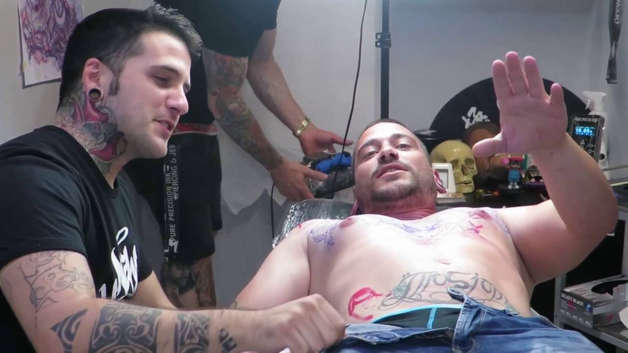 Family Art Tattoo - Mano a Mano entre VICTOR CHIL & KOAN