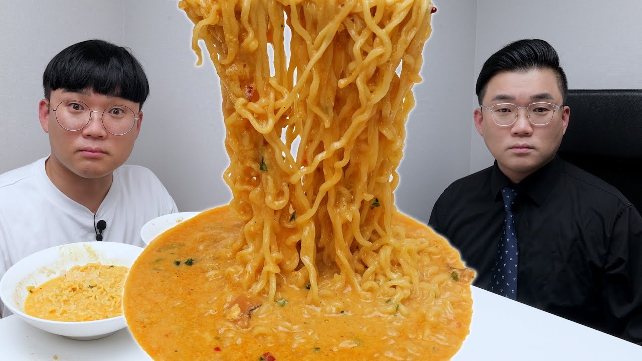 라면 계란을 2개나 넣는다고? 이게 맛있어요?