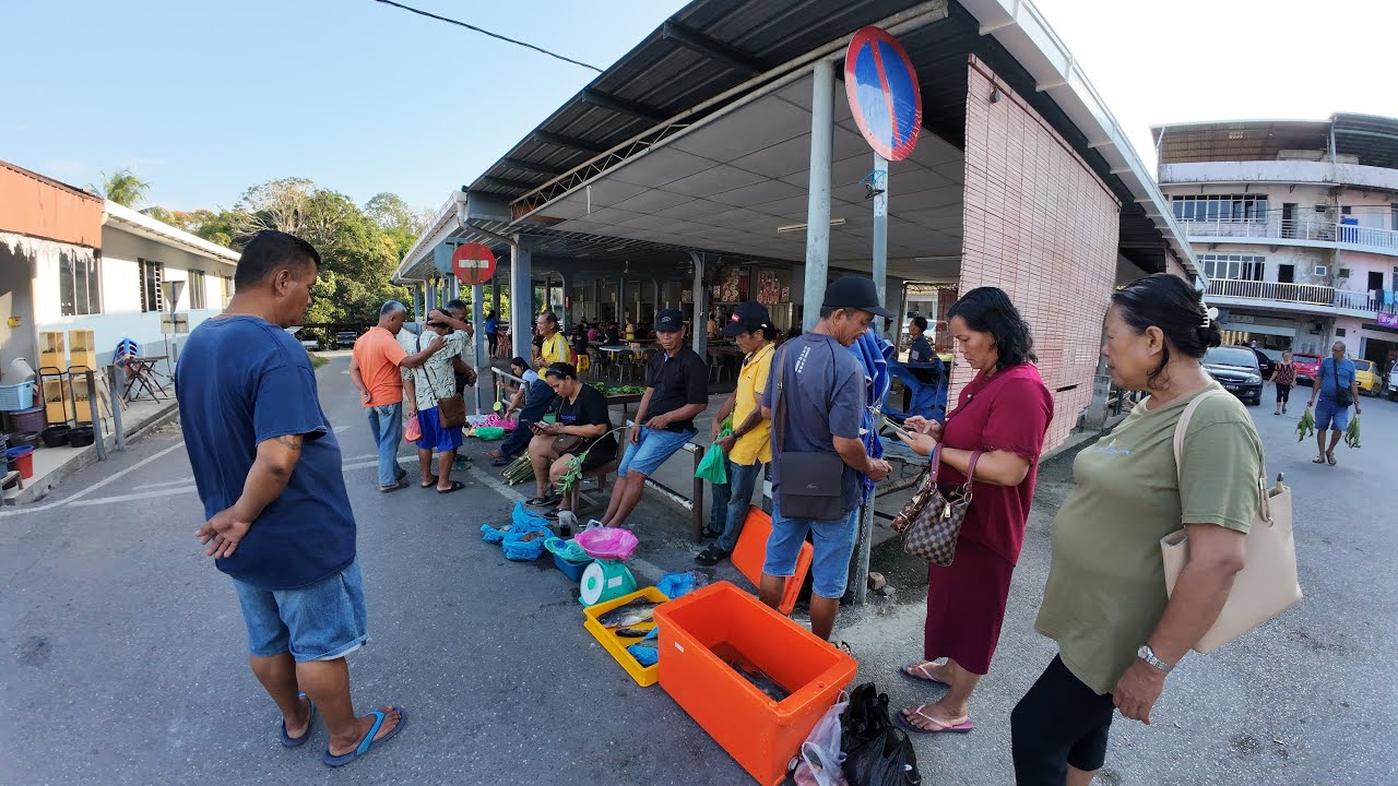 SUASANA PAGI DI PASAR TAMU JULAU // PEKAN JULAU TERKENAL DENGAN ROJAK SOTONG //