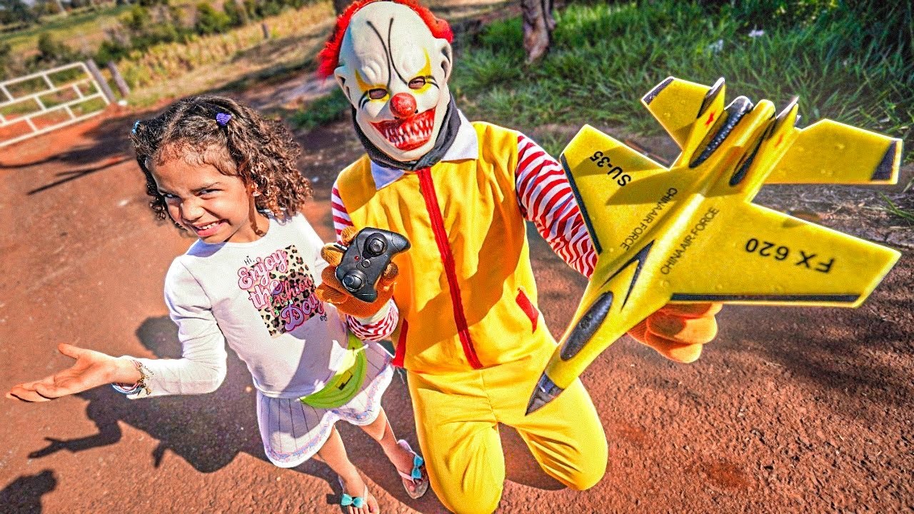 COMPREI UM AVIÃO PARA O PALHAÇO BONZINHO ! quase perdemos ele *