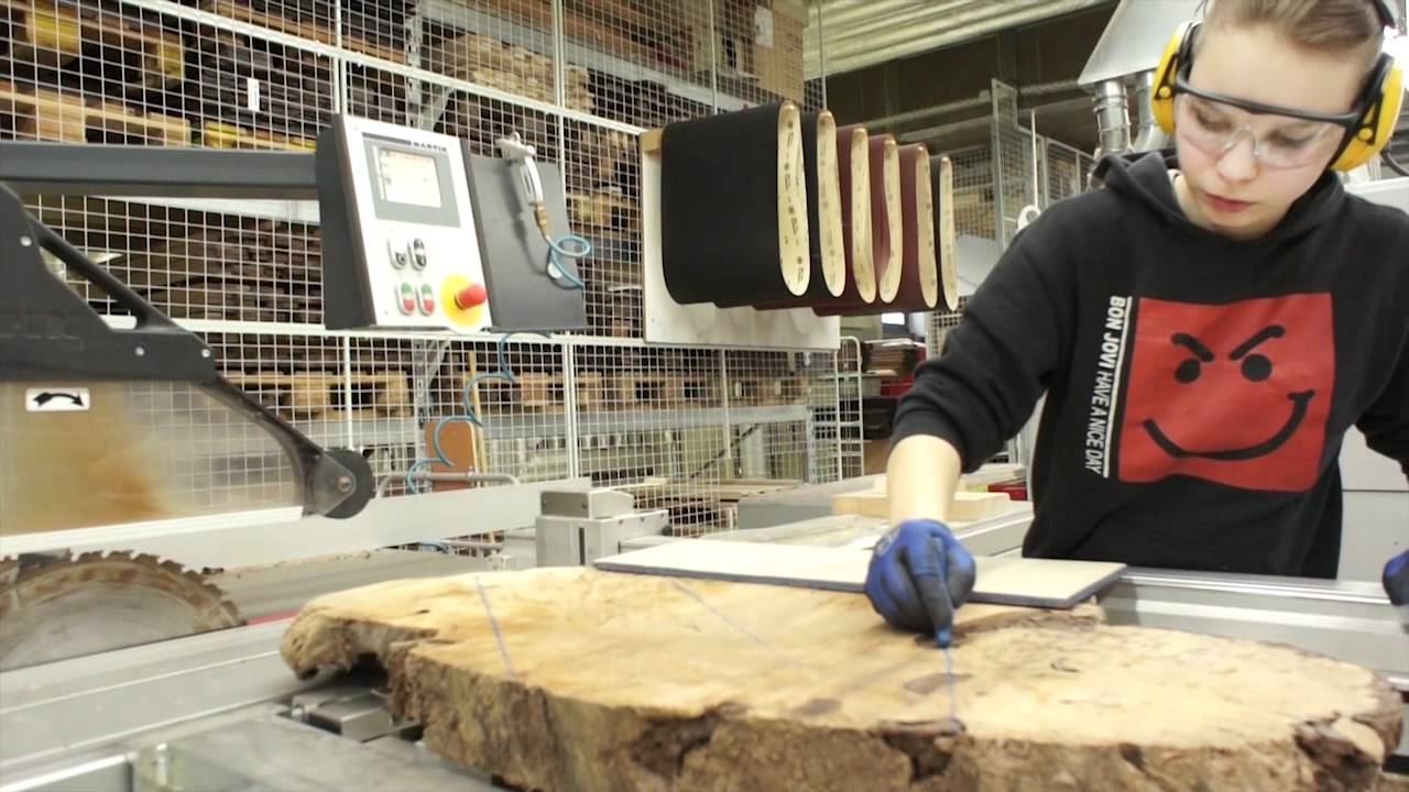 Warwick Factory: Cutting Walnut Burl