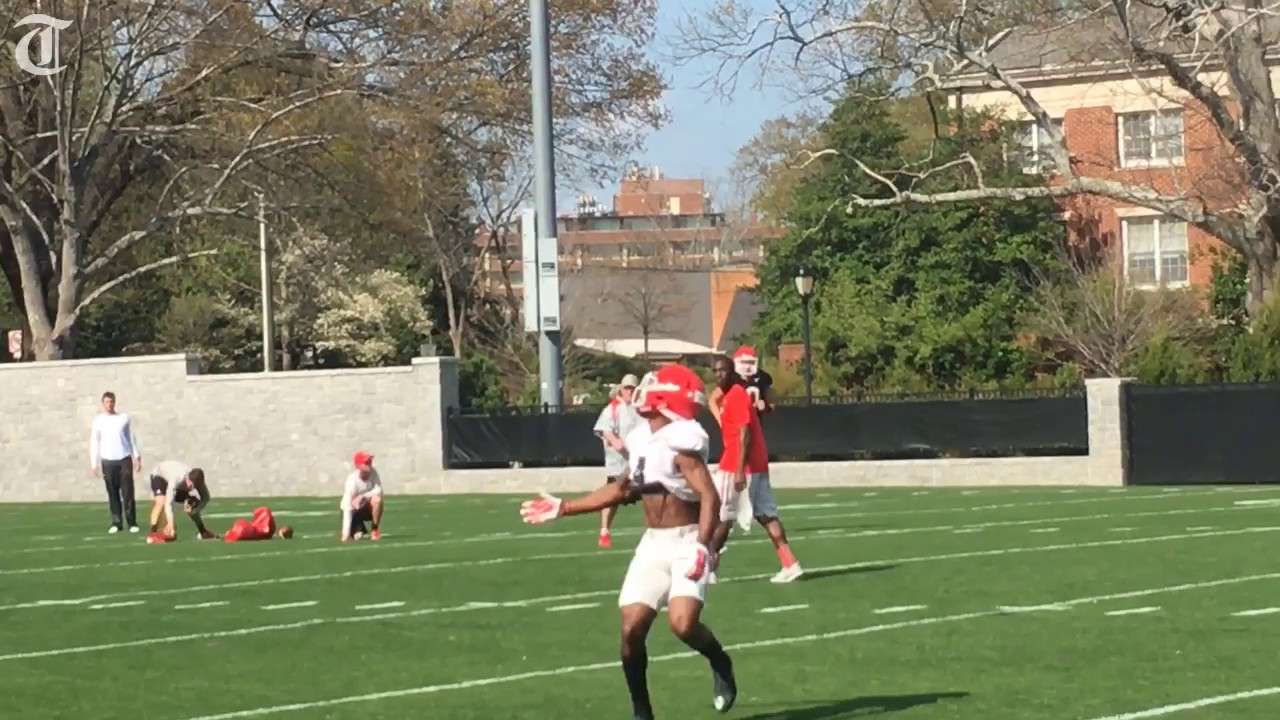 Watch Mecole Hardman catch passes with UGA receiving group