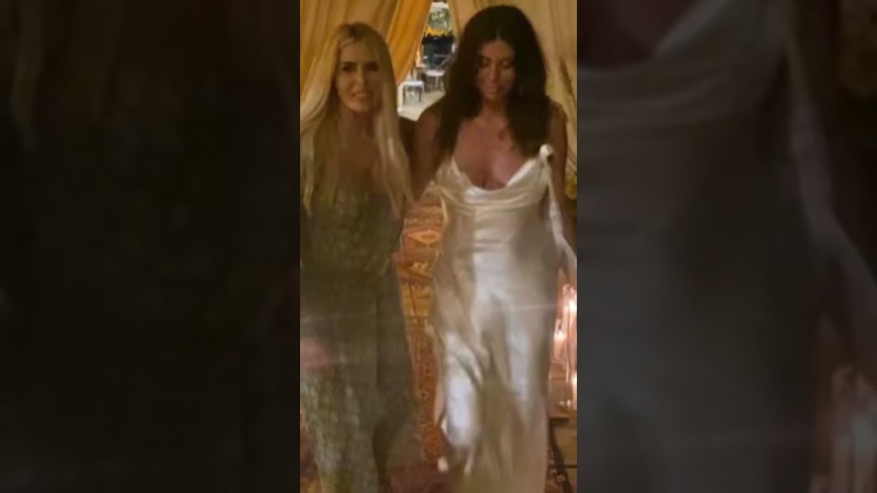 😱 Loredana Lecciso, vestito da sposa choc della figlia: ecco le imm.. #LoredanaLecciso #Lecciso