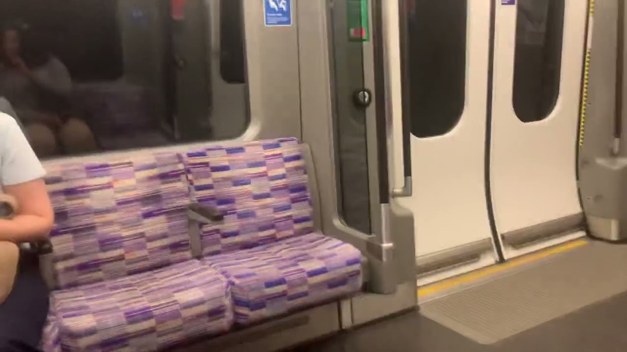 Journey on the Elizabeth line : Custom House to Canary Wharf *Second most viewed video*