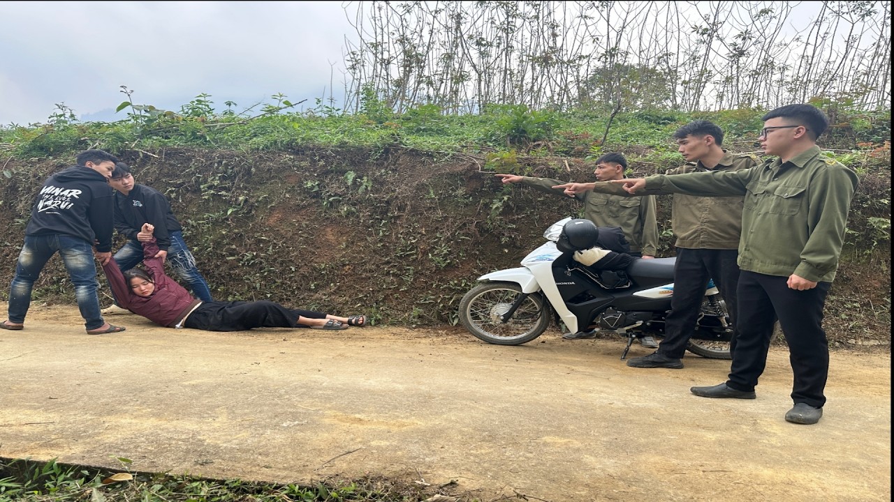 The two criminals conspired to kidnap the police officer's wife.