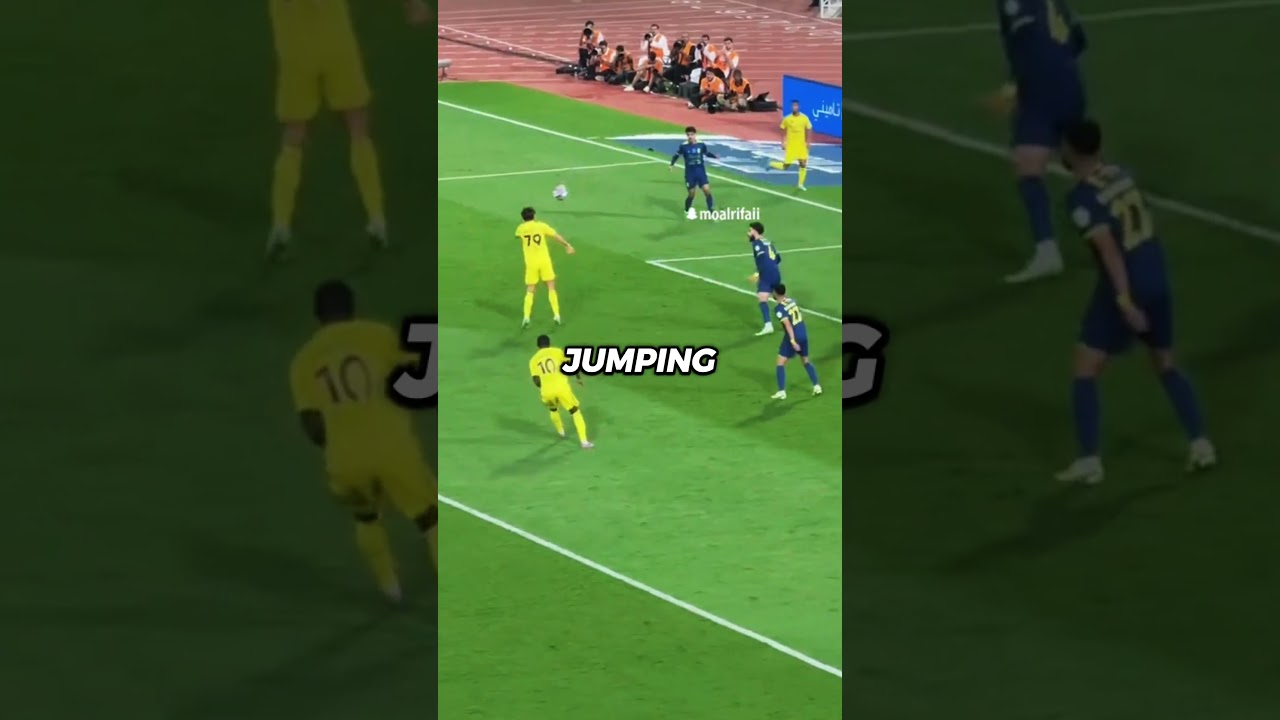 Why Ronaldo hit his 950th career goal off the referee&rsquo;s head. 💀😳 Don&rsquo;t mess him. 😰