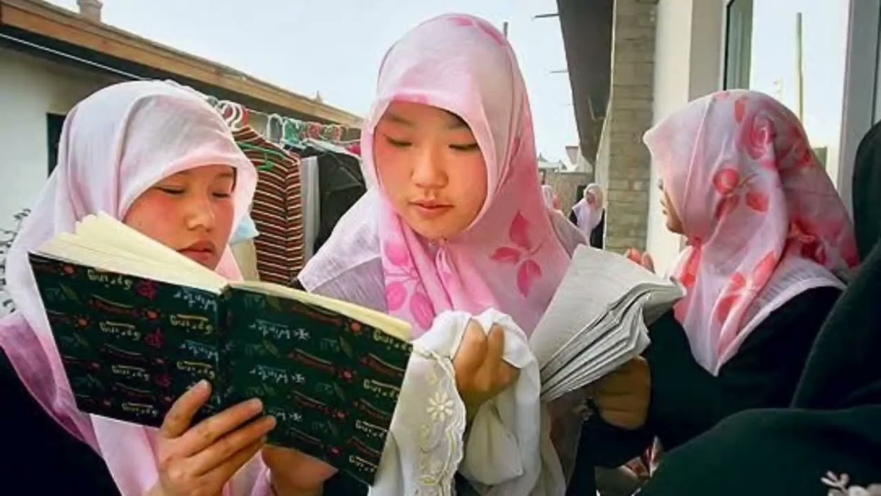 the history of the development of Islam in China from the past until now. Faridha Nasywa Arfany