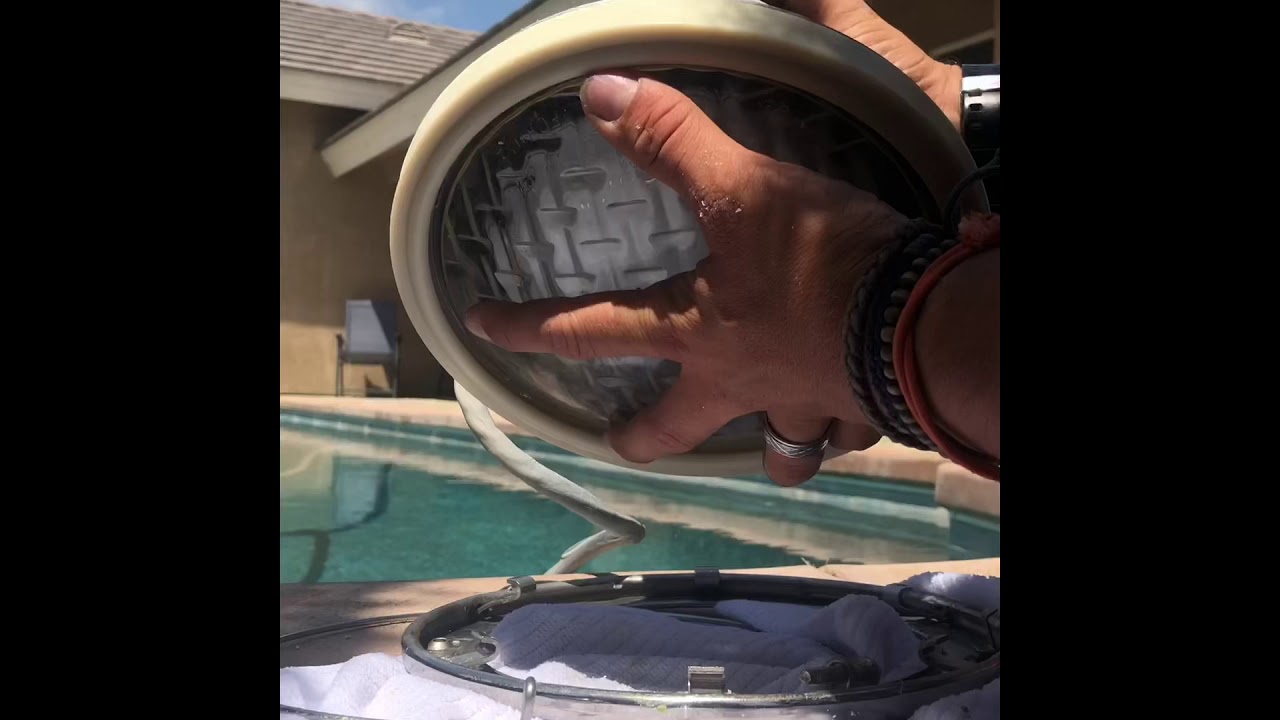 Como cambiar foco dela piscina