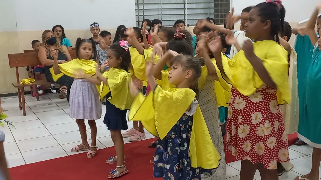 apresenta&ccedil;&atilde;o  da Priscilla na igreja  muito linda 🥰