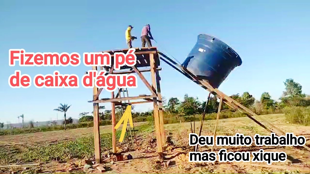 Fizemos um pé de caixa d'água de madeira aproveitada. Pensa numa trabalheira 