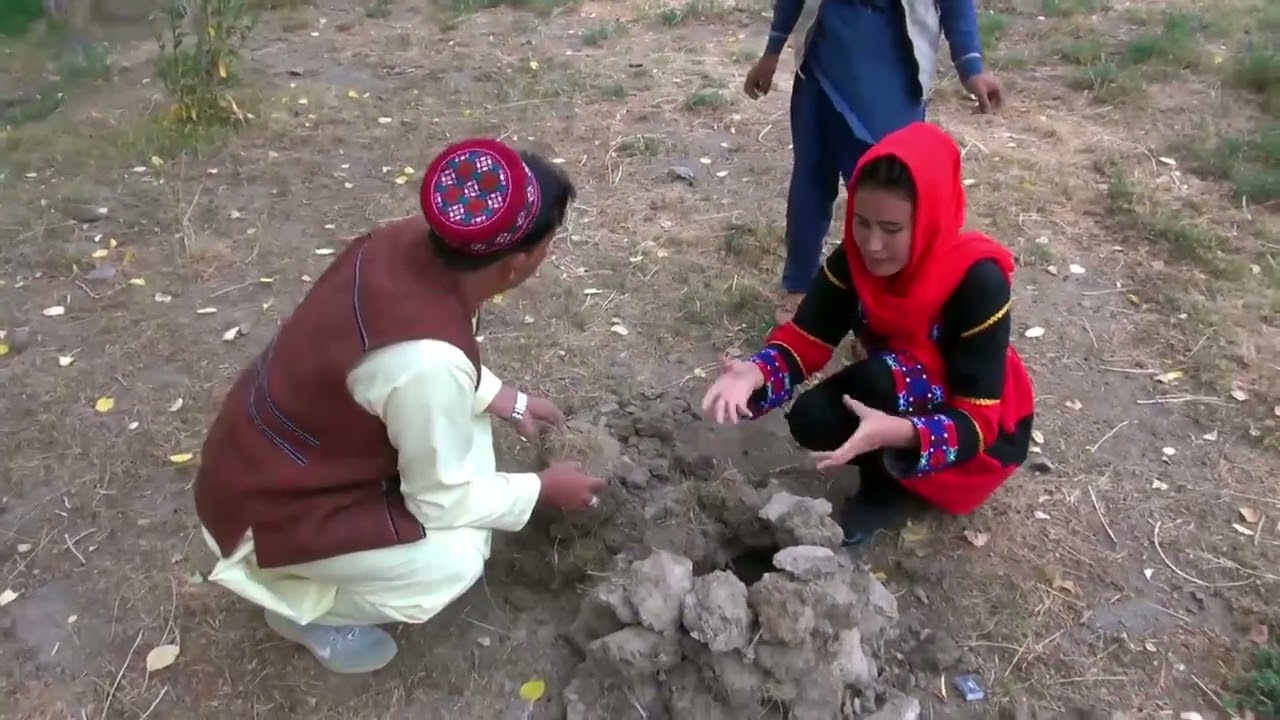 کلوخی در فضای دل پذیر قریه زیبای جوشنک با ترنم دمبوره .