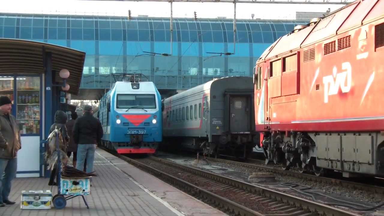 Прибытие ЭП1М-397 с поездом Киев — Адлер
