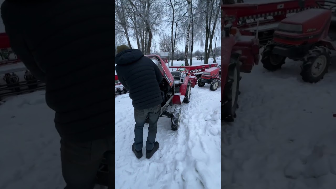 Червоний трактор в ділі