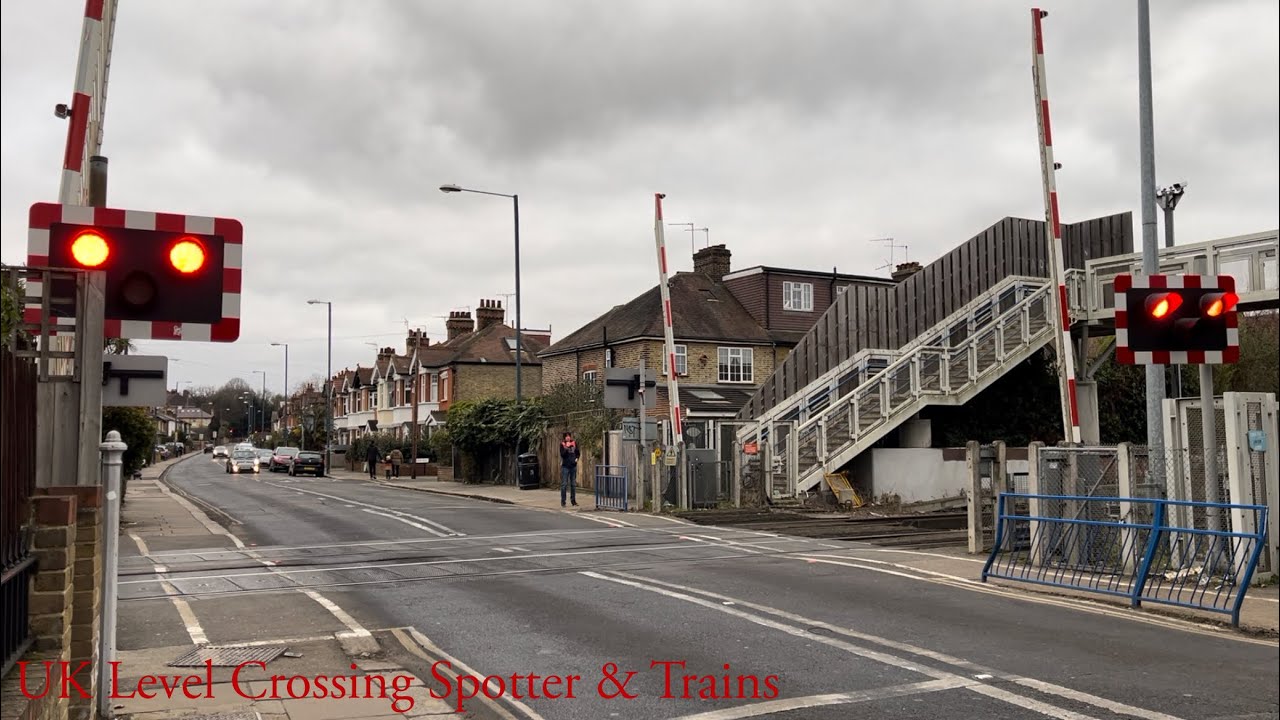 North Sheen Level Crossing, Greater London