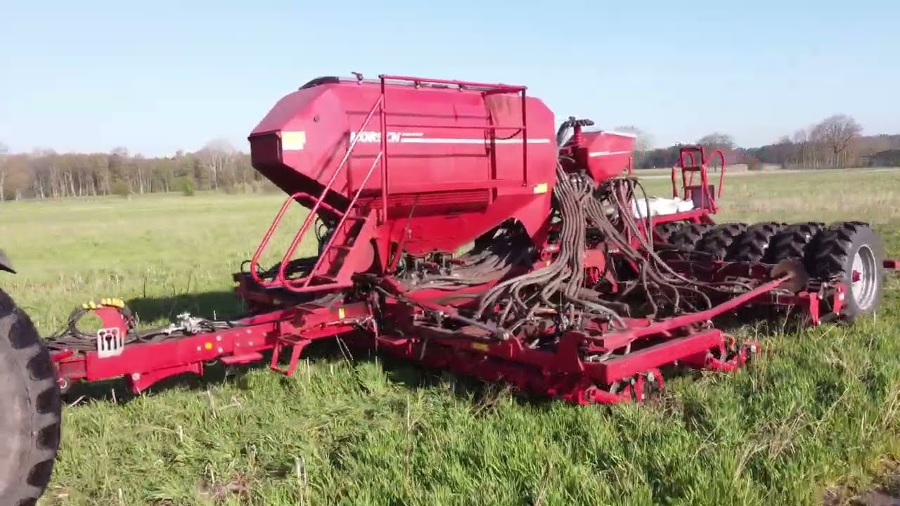 BAARCK Sonderbau - Reifenpacker an HORSCH Avatar 6.16 SD (Direktsaat)