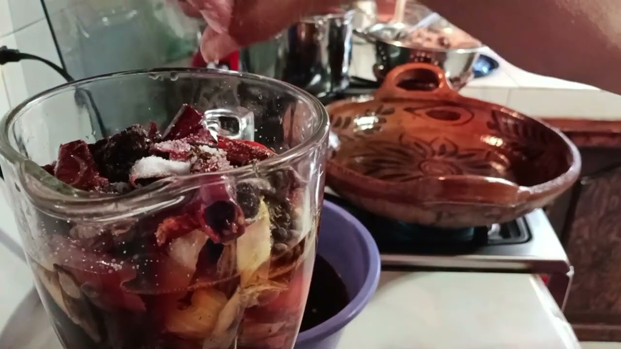 Conejo en salsa de chile guajillo