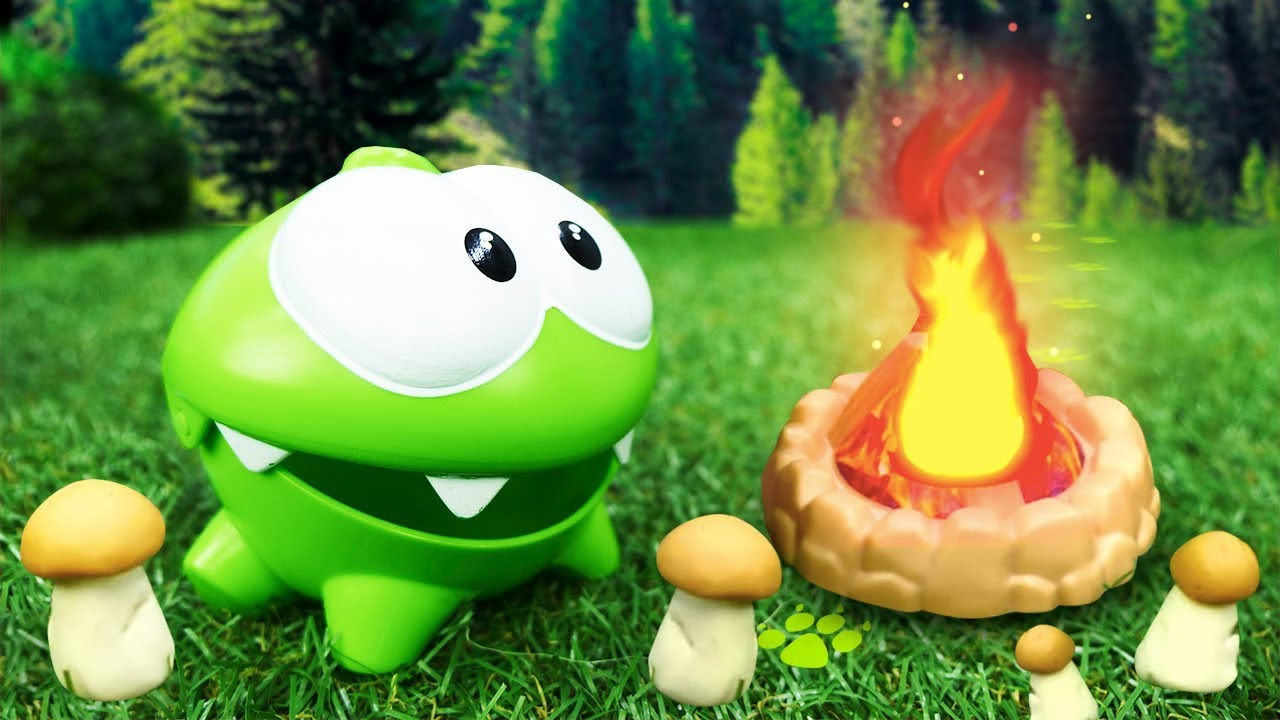 Видео для малышей про игрушки. Малыш Ам Ням гуляет в лесу! Игры для детей