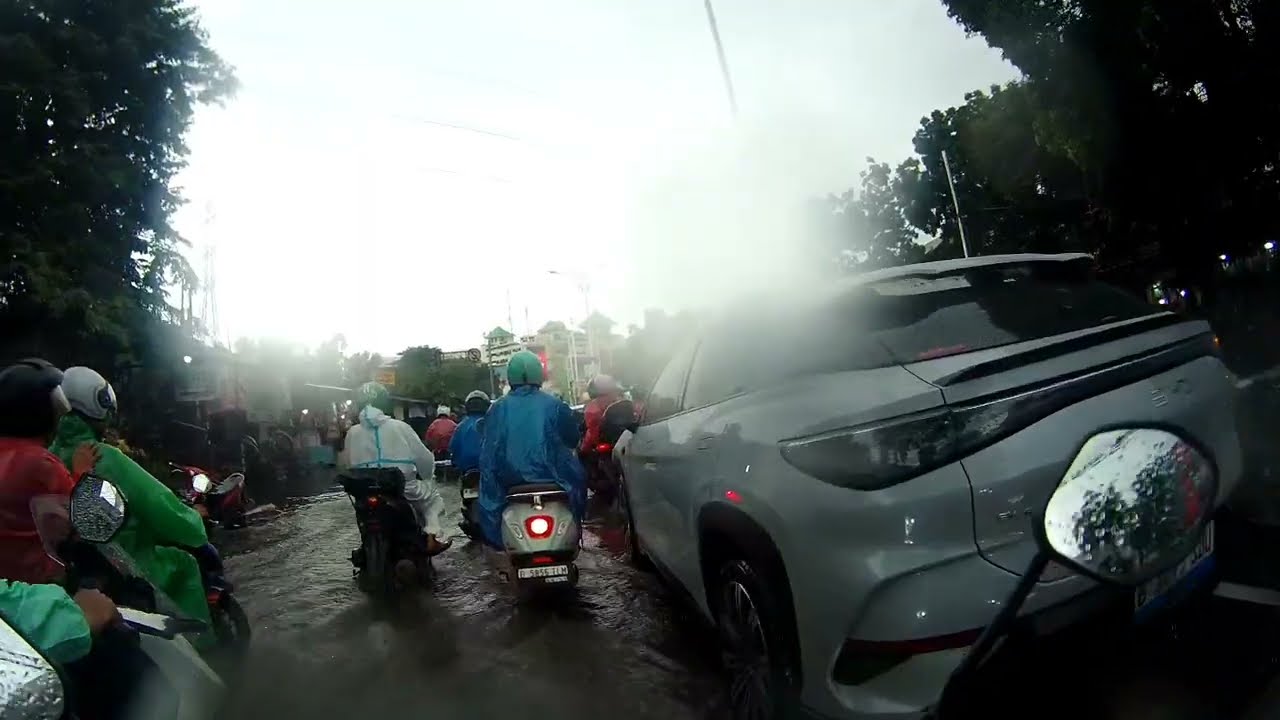#motorvlog HARI INI MACET KRAMAT JATI ARAH CAWANG KOMPOR ADA BANJIR