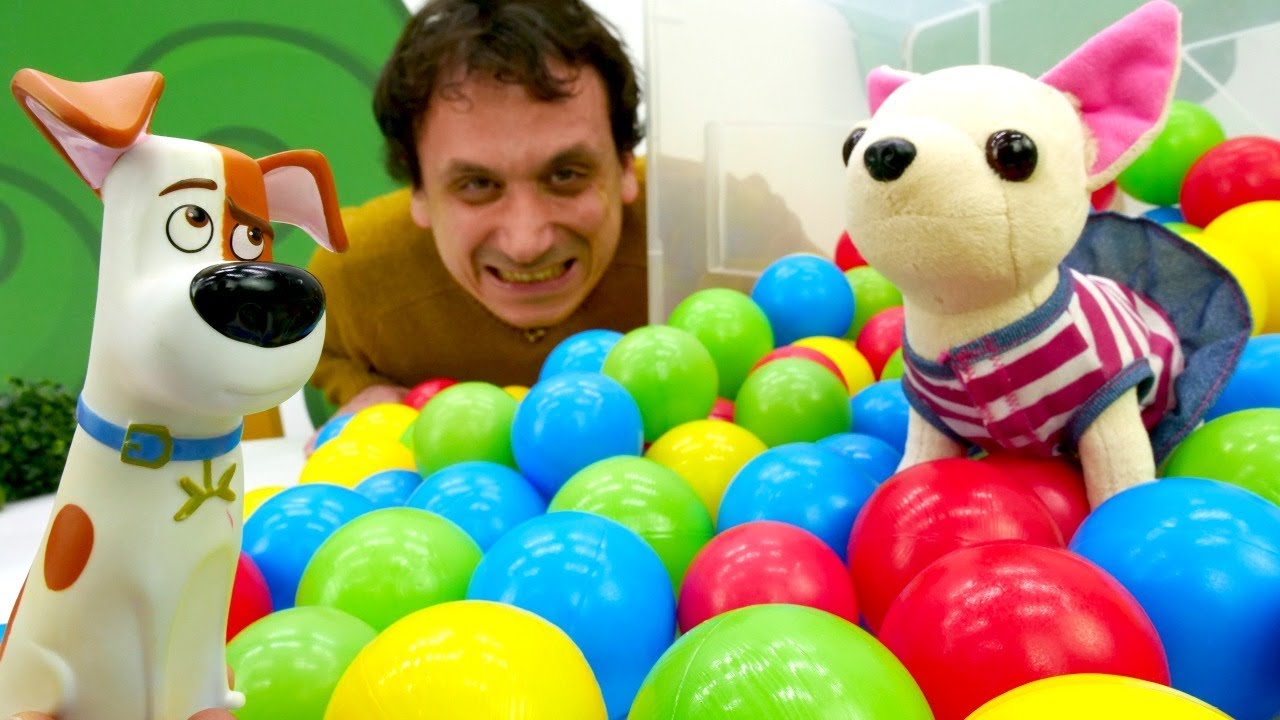 Giochi per bambini. Scuola divertente. Giocattoli e cartoni animati
