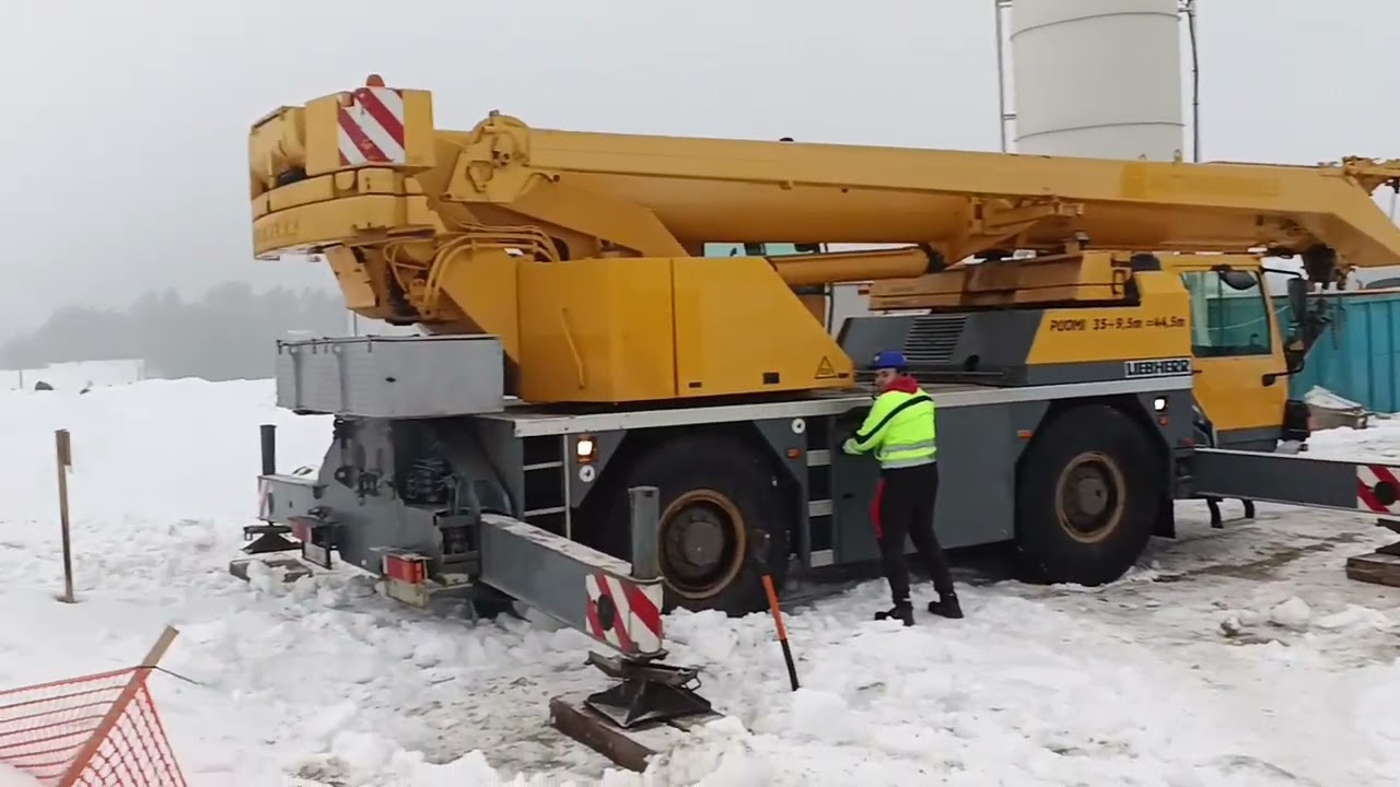 Budowa obiektu WD 26   montaż zbrojenia oraz szalowanie podpór