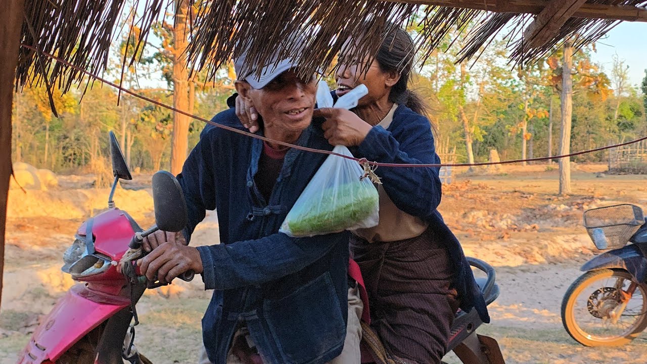 ความสุขยายแปคือได้ยอกผัวขายจนเบีดตัวเองจนบ่อมีถ่านสินึ่งข้าวกินยายแปเอย
