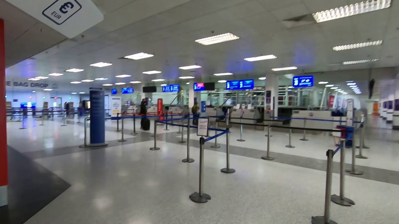 NEWCASTLE AIRPORT | U.K. | 18/10/20 | *NEAR EMPTY*
