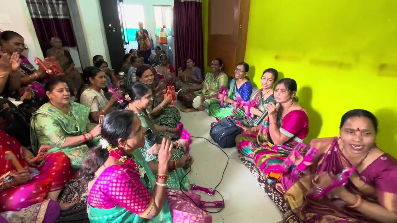 લખેલું છે 🌷ઓહો રે હું તો ગોકુળ માં જવાની 🌷6352384137