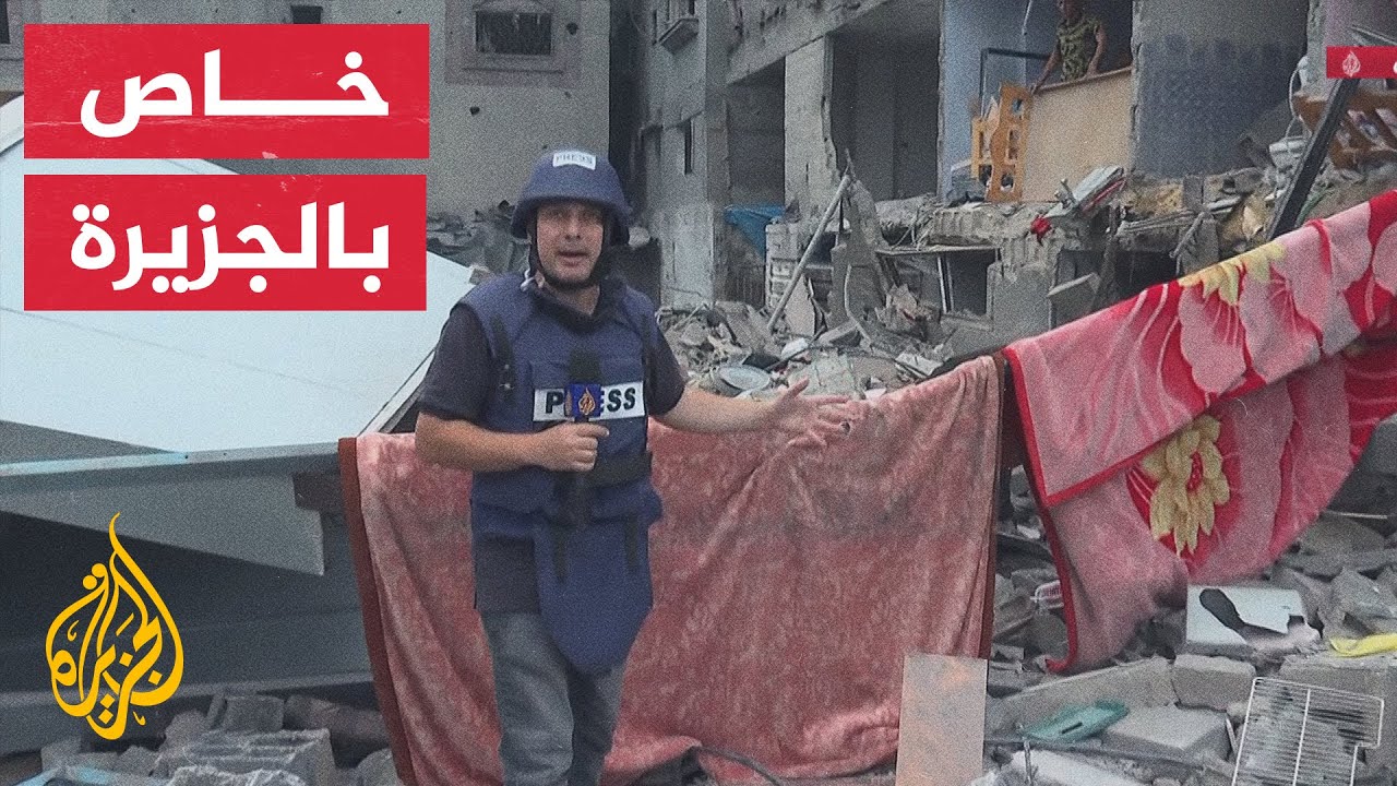 بعض سكان مخيم النصيرات في قطاع غزة يعودون للإقامة في ما بقي من منازلهم المدمرة
