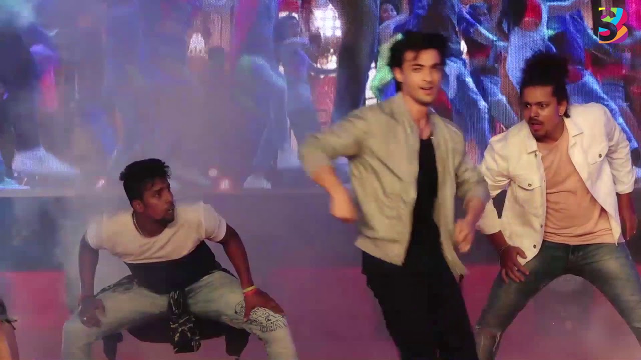 Ayush Sharma, Tanishk Bagchi Live perfomance at 