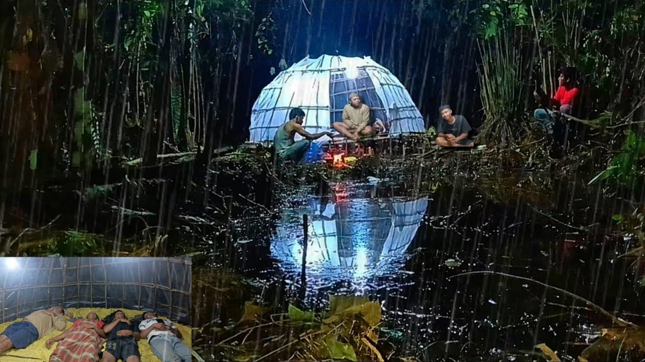 camping hujan deras membangun shelter bulat di hutan pinggir rawa santai makan enak tidur nyenyak 