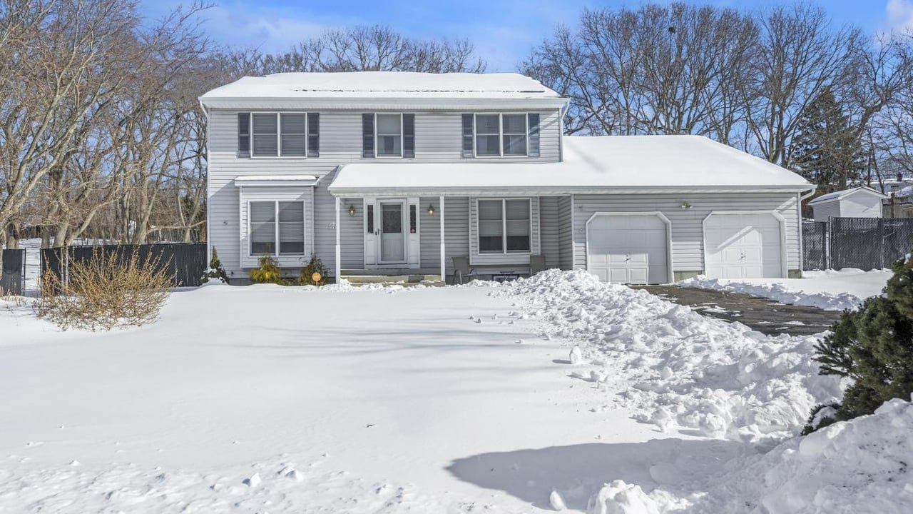 15 Eton Rd, Farmingville, NY