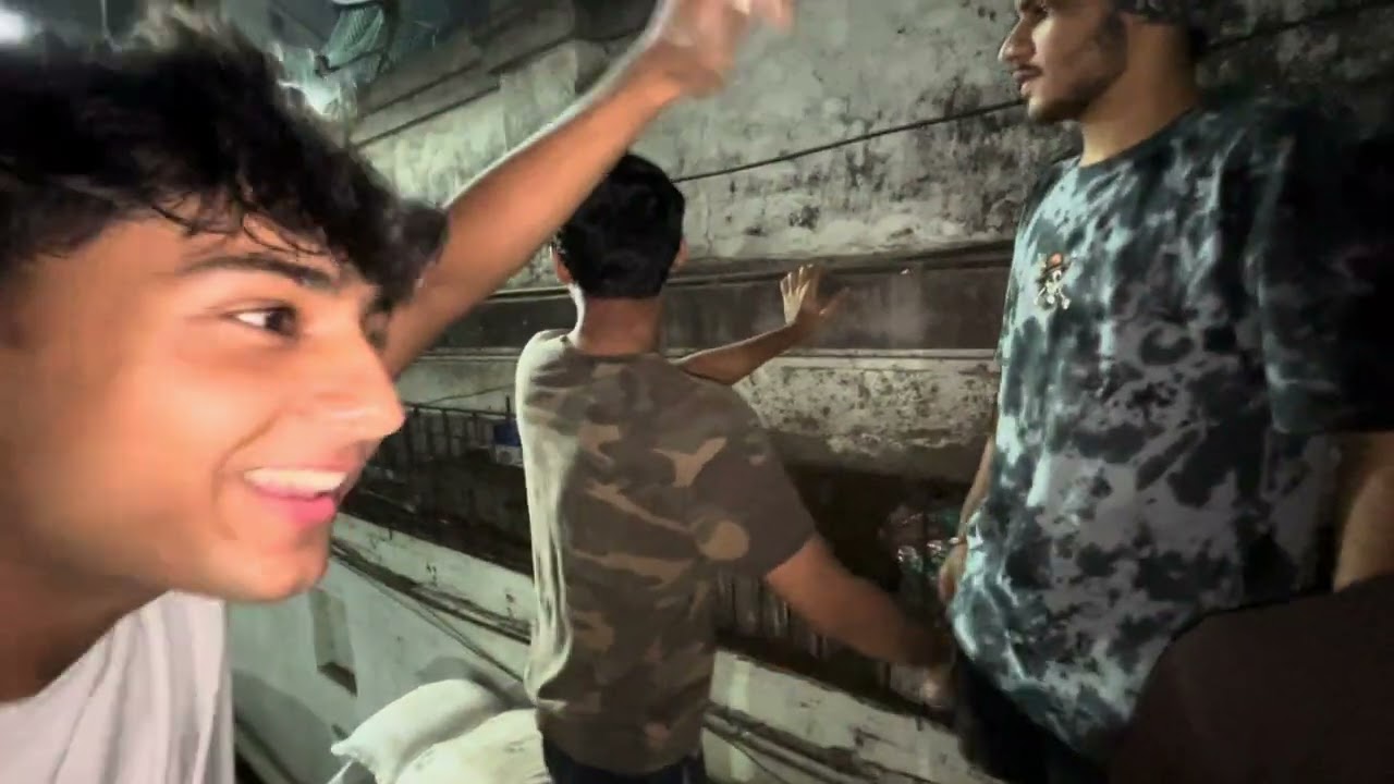 Masti karte karte 1 floor upar without stairs chad gaye 