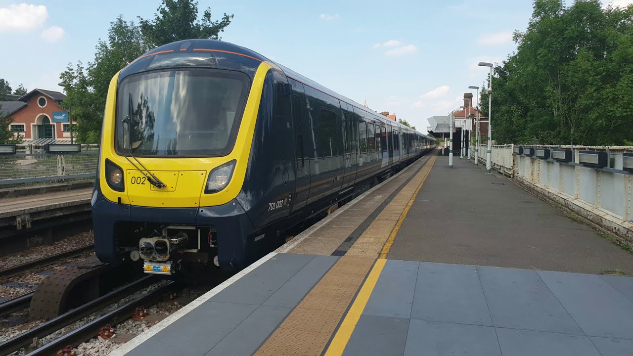 South Western Railway, 701 002 arrives & departs Leatherhead (LHD) | Tuesday 11th August 2020