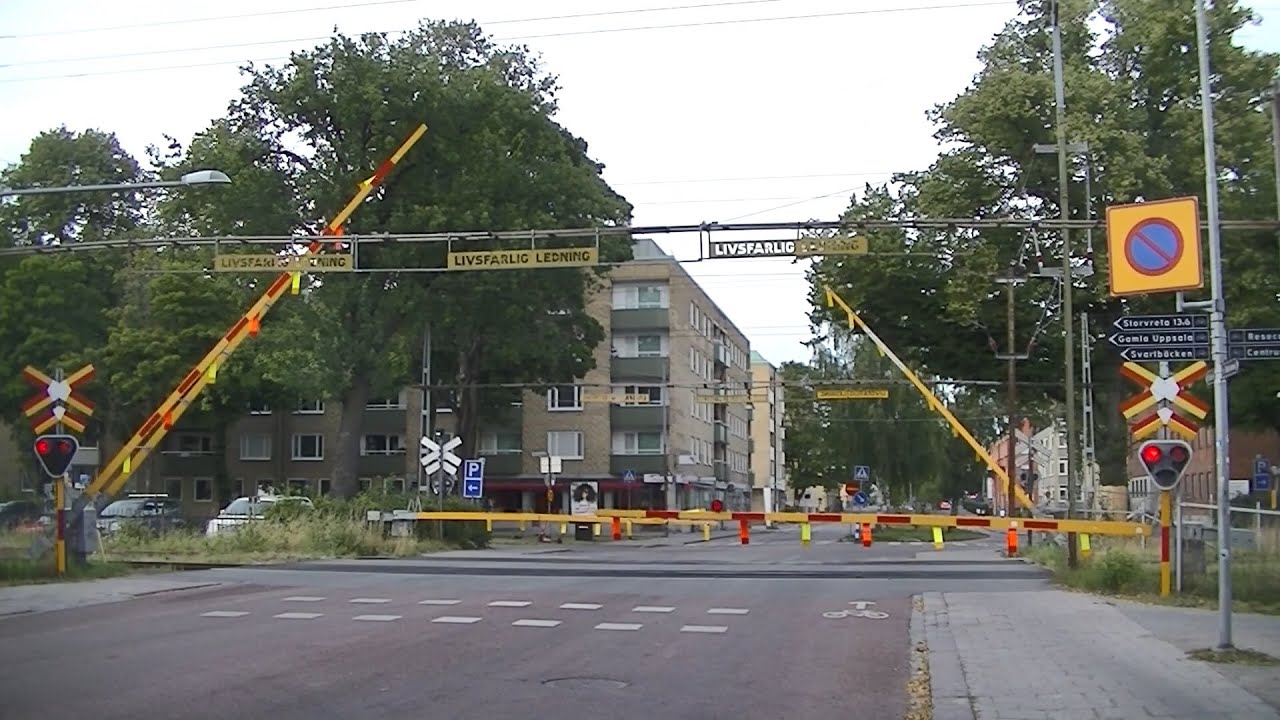 Spoorwegovergang Uppsala (S) // Railroad crossing // Järnvägsövergång