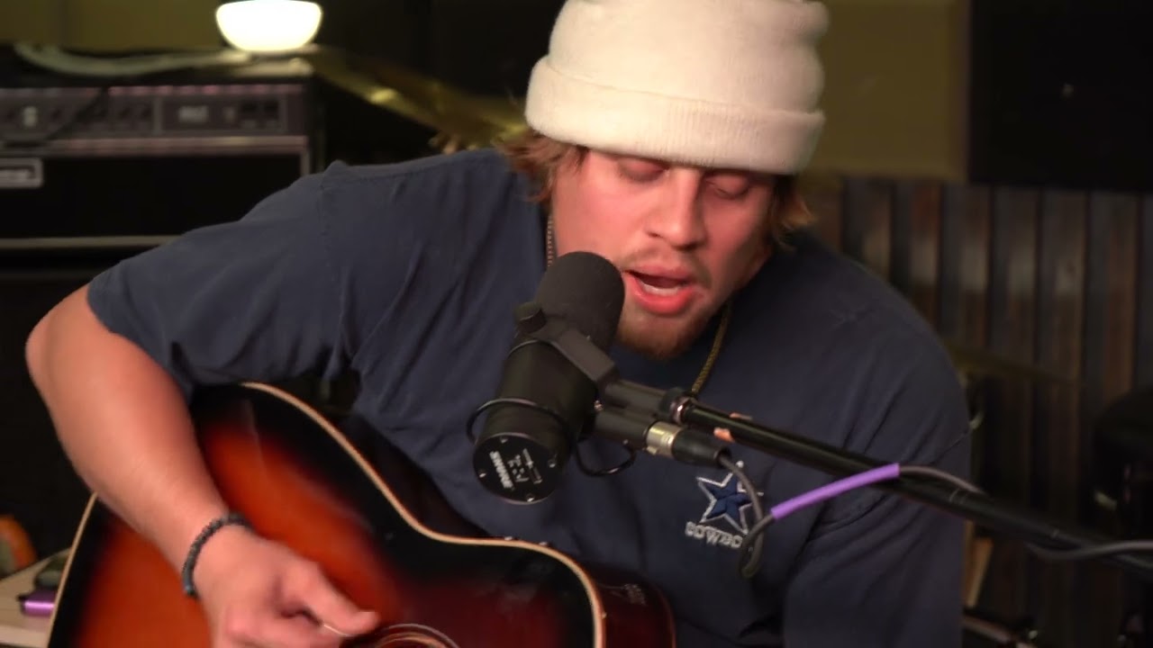 Iconoclast Home Studio - Live Sessions With Dallas Mack 