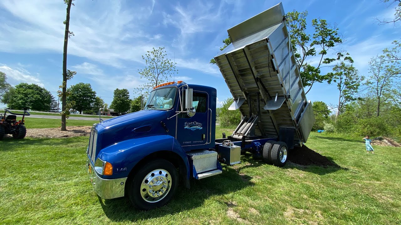 Delivering a load of mulch! Loading and unloading !!