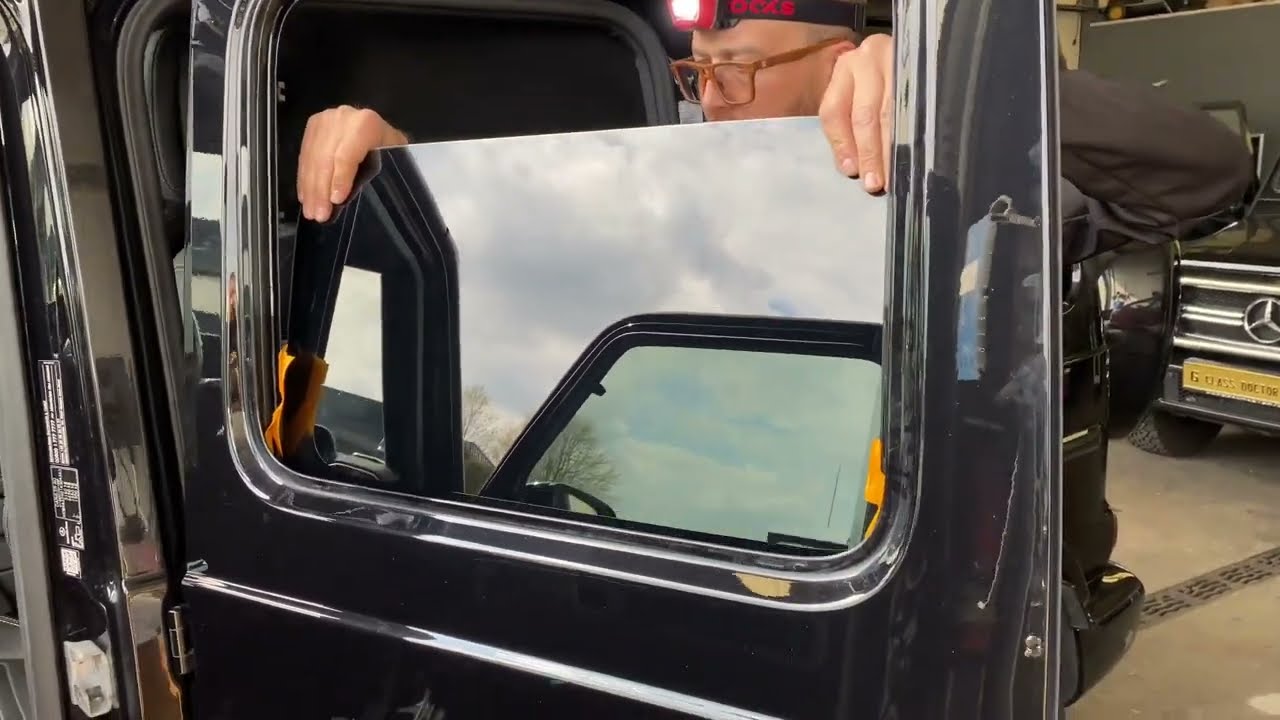 Remove and install an original darkening black rear door window w464 G class G wagen