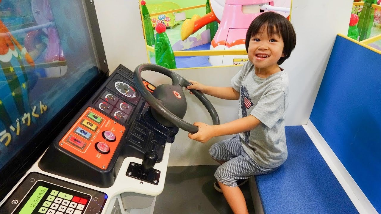 ゲームセンターでバスの運転や新幹線を運転したよ！ レオスマイル