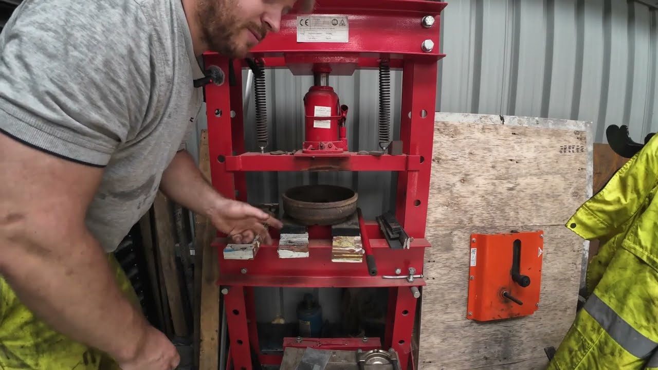 How to replace Wheel Bearings on Ifor Williams Trailer