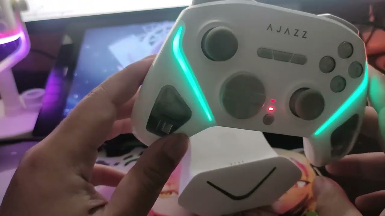 Ajazz GP100 เป็นจอยเกมมิ่งไร้สายแบบ Tri-mode ที่โดดเด่นด้วยการใช้จอยสติ๊กและทริกเกอร์แบบ Hall Effect