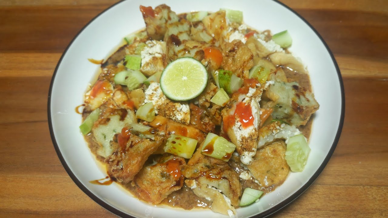 Crispy Indonesian Fish Dumplings! (Batagor Street Food Recipe)