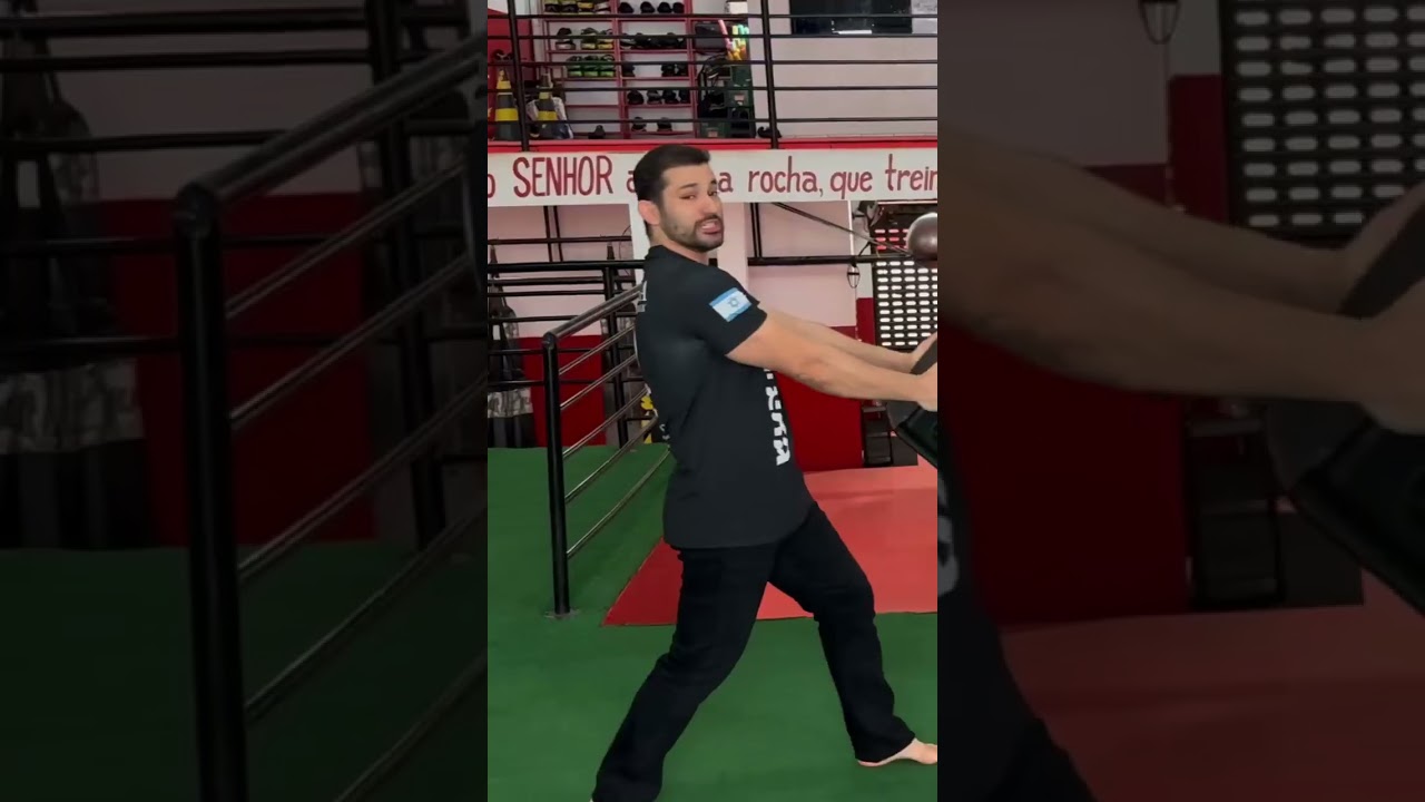 COMO SE DEFENDER DE UMA FACADA USANDO UMA CADEIRA | Krav Maga Caveira