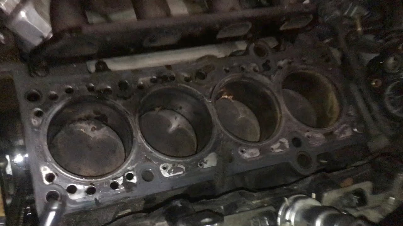 Mini Cooper 1.6 Blown Head Gasket - Head Removal (Part 1)