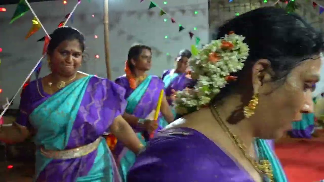Sri Renuka Devi Kolata Brundham . Bangalore Guru: Padma Pidikita Thalambrala Pendli Kuthuru