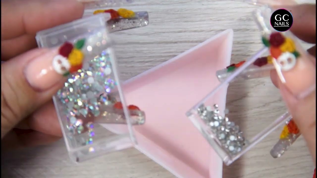 Cerramos el año con un diseño de uñas que brilla a otro nivel
