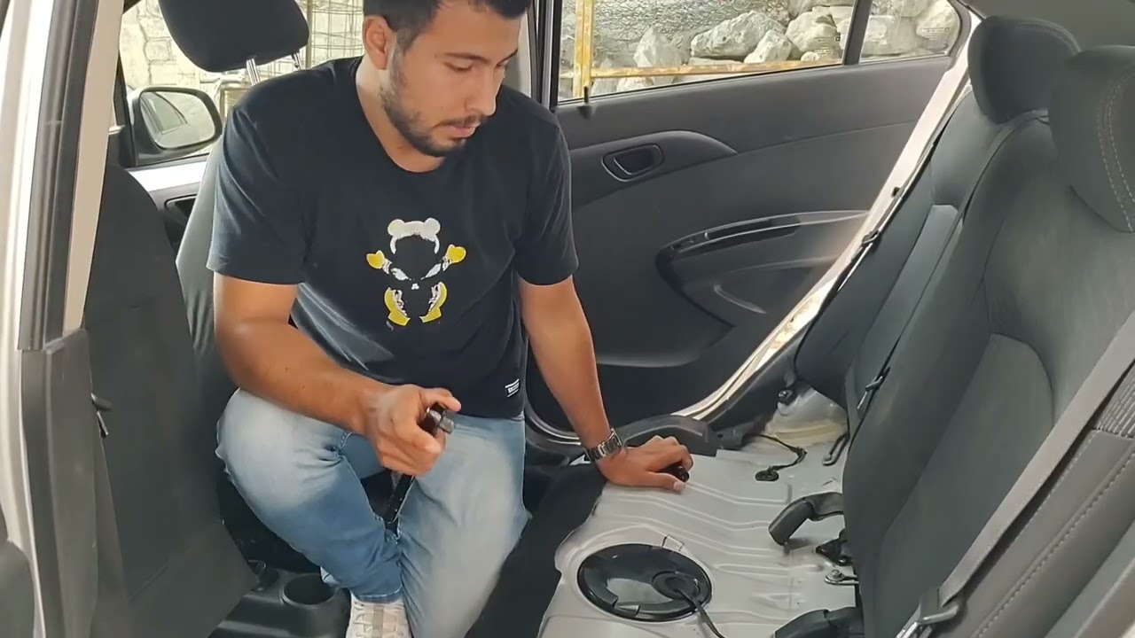 Como desmontar los asientos traseros del Chevrolet BEAT @DaniVsBeat