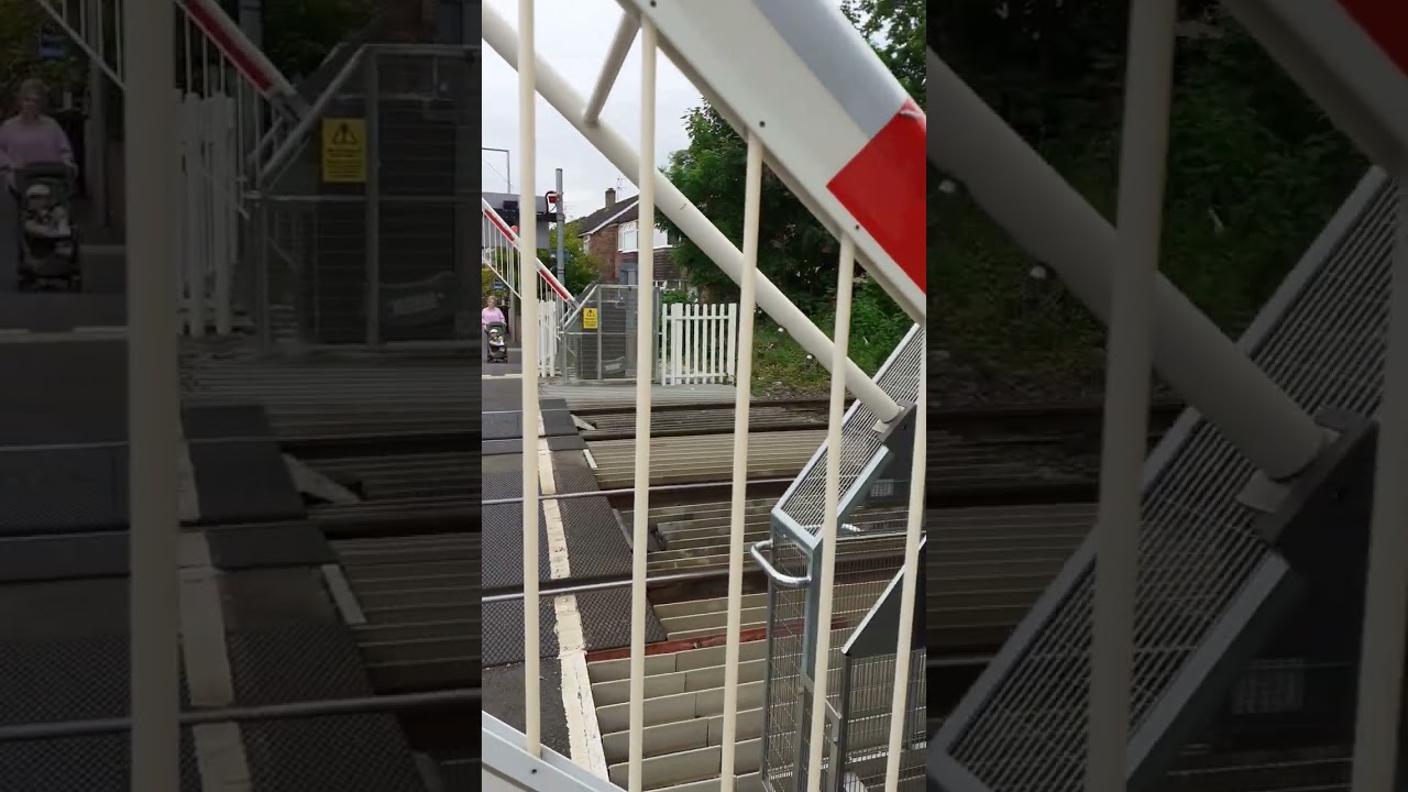 Woodsmoor Level Crossing Barrier Raise