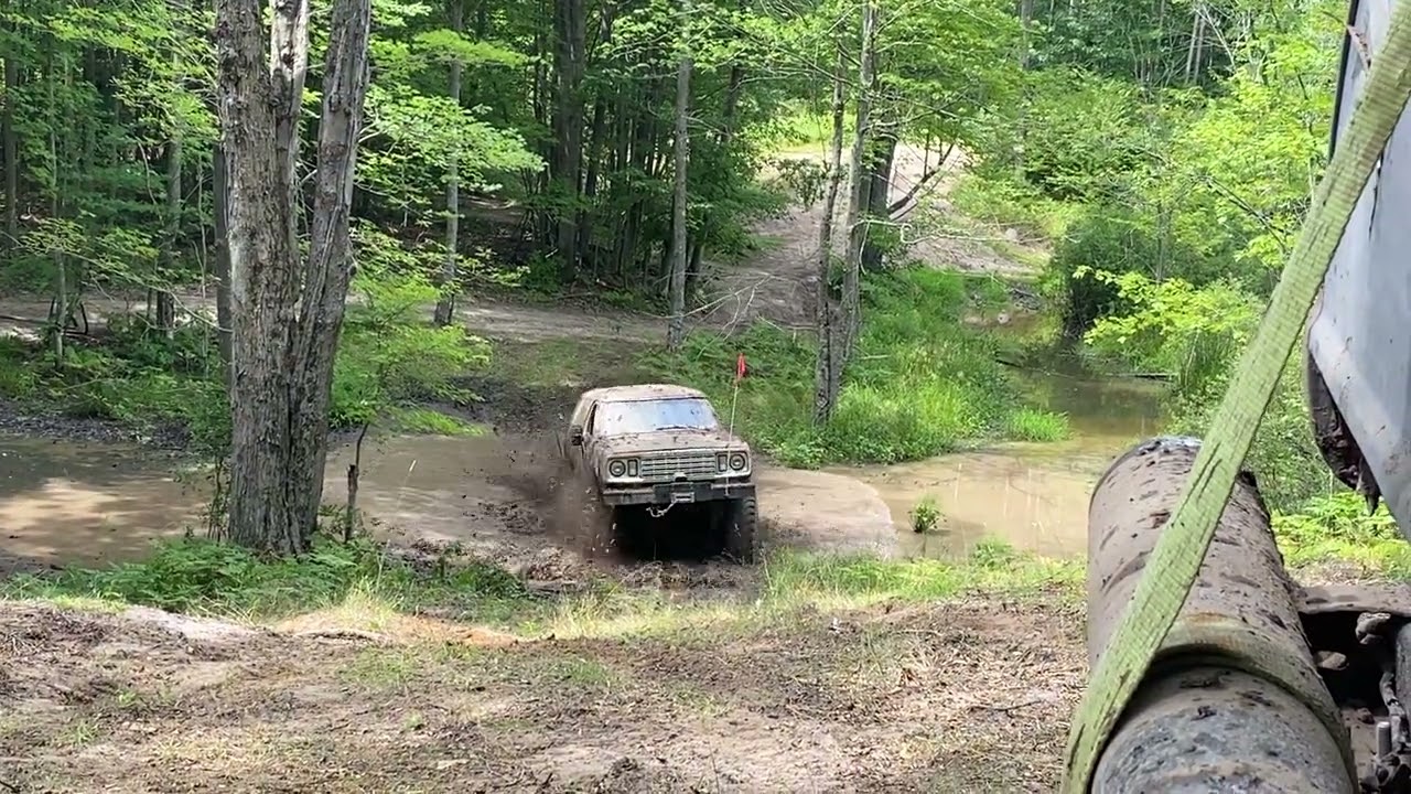 Nice and easy #mudbog #mudtrucks 