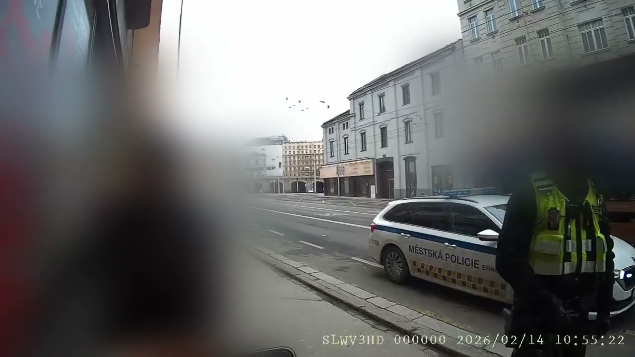 OPILÝ CYKLISTA V BRNĚ KLIČKOVAL MEZI CHODCI